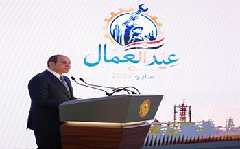 الرئيس السيسي: العامل المصري حجر الزاوية في عملية البناء والتنمية والتطوير