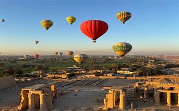 1650سائحا يحلقون في سماء الأقصر فوق معابد ووديان الملوك