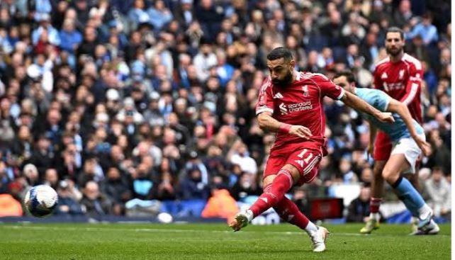 ديربي الفراعنة.. محمد صلاح يهدر ضربة جزاء ضد مانشستر سيتي في كأس الاتحاد الإنجليزي  