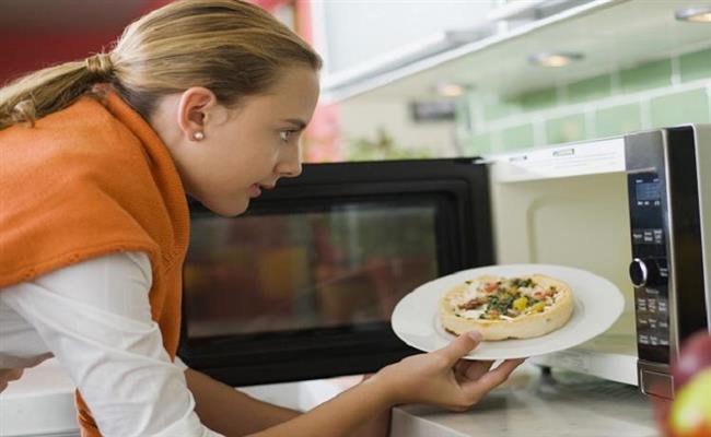 للطبخ السريع.. طرق مبتكرة لاستخدام الميكروويف 