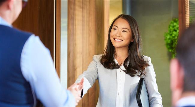 قوة الحضور الهادئ.. أسرار نساء يتركن بصمة دون ضجيج في بيئة العمل