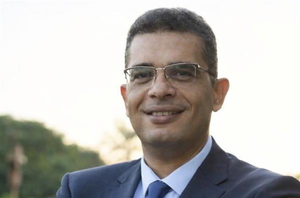 محافظ البحر الأحمر يقرر تطبيق نظام العمل عن بُعد يوم الأحد أسبوعيًا لمدة شهر 