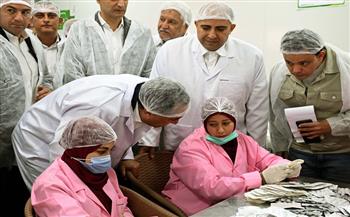 رئيس الوزراء يتفقد مصنع "فارما زاد" للمكملات الغذائية ببنها