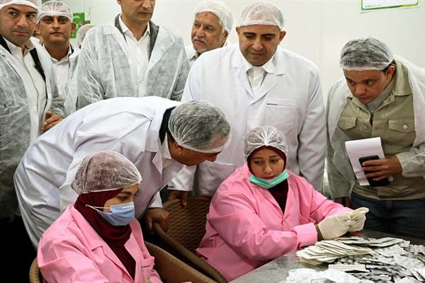 رئيس الوزراء يتفقد مصنع "فارما زاد" للمكملات الغذائية ببنها 