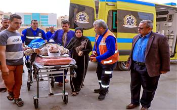 محافظ سوهاج ينيب السكرتير المساعد للاطمئنان على مصابي حادث جرجا في المستشفى الجامعي بالكوامل