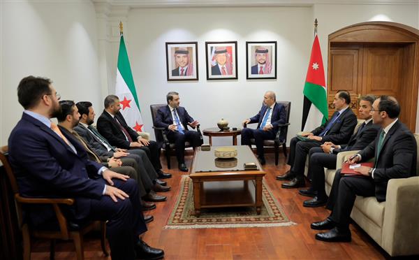 الأردن وسوريا يؤكدان استمرار التنسيق المشترك ومواجهة التصعيد بالمنطقة 