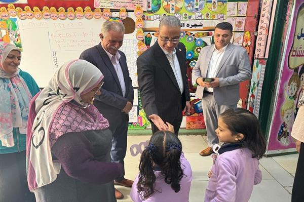 محافظ الجيزة يؤكد على ضرورة الالتزام بالخطة الزمنية للمقررات الدراسية 