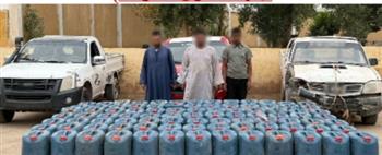 ضبط قرابة 5 أطنان مواد بترولية بحوزة متهمين في أسوان تمهيدًا لإعادة بيعها بالسوق السوداء