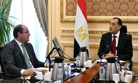 رئيس الوزراء يتابع مع وزير المالية عددًا من ملفات العمل
