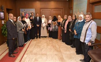 محافظ بورسعيد يكرم الأمهات المثاليات على مستوى المحافظة 