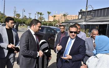 في ختام جولته الميدانية.. محافظ بورسعيد يتفقد سير العمل في رفع كفاءة شاليهات المعمورة بحي الشرق