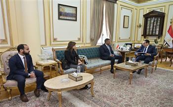 جامعة القاهرة تبحث تعزيز التعاون مع البورصة المصرية لنشر الثقافة المالية والاستثمارية 