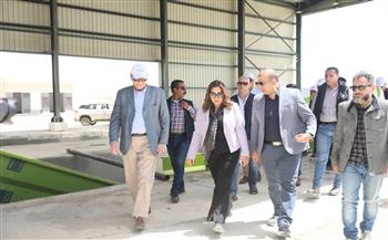 وزيرة التنمية المحلية تتفقد مصنع “إيكوم” بالعاشر لضمان استدامة منظومة المخلفات بالتزامن مع غلق مقلب العبور