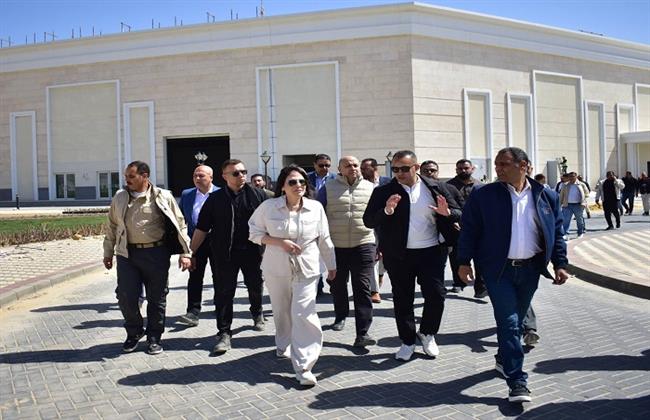 وزيرة الإسكان تتفقد الحي اللاتيني ومركز المؤتمرات والمعارض بالعلمين الجديدة