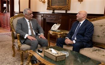 وزير الدولة للإنتاج الحربي يبحث مع "جهاز المشروعات المتوسطة والصغيرة ومتناهية الصغر" آفاق التعاون المشترك