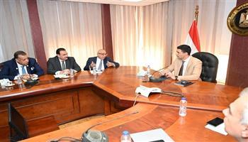 وزير الصناعة يبحث تعظيم الاستفادة من الخامات التعدينية مع اتحاد الصناعات 