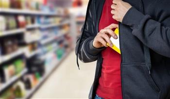 أغرب مكافأة.. شركة بريطانية تطرد موظفًا أنقذها من عملية سرقة