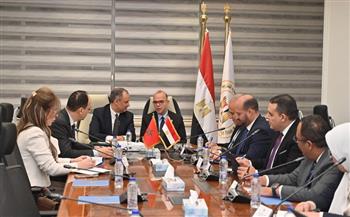 وزير الاستثمار يجري مباحثات مع وزير التجارة المغربي لزيادة حركة التجارة بين البلدين