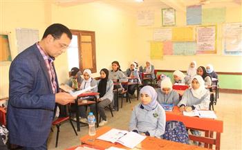 مدير تعليم سوهاج يتابع انتظام الدراسة والاختبارات الشهرية بعدد من مدارس إدارة سوهاج التعليمية