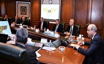 وزير الطيران المدني يعقد اجتماعًا موسعًا لمتابعة الاستعدادات النهائية لموسم الحج 1447هـ.