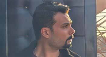 أرملة ولديها ثلاثة أطفال.. الفنان أحمد عبد الله محمود يروي قصة حبه لزوجته بعد 20 عامًا من الفراق