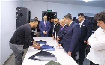 محافظ دمياط يستكمل جولته بالمنطقة الحرة بتفقد شركة " DNM" للغزل والنسيج