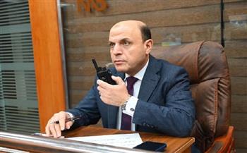 محافظ الغربية يتابع من مركز سيطرة الشبكة الوطنية تنفيذ قرار مواعيد غلق المحال بكافة المراكز والمدن