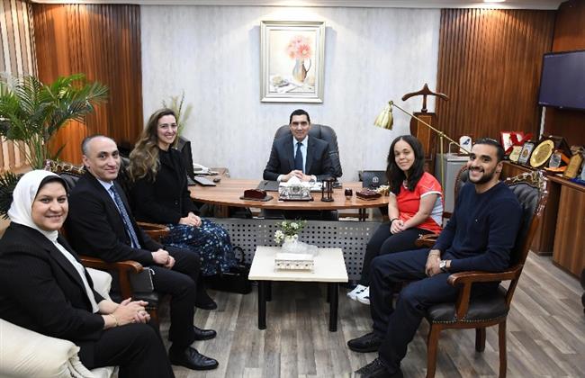 وزير الرياضة يلتقي رئيس اتحاد الريشة الطائرة ويشيد بالنتائج الدولية  