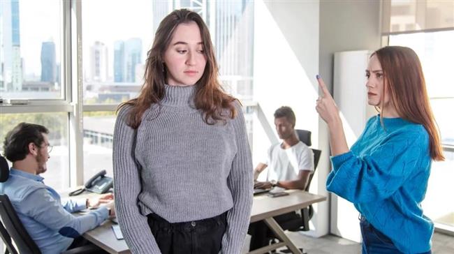 للموظفات.. ردود ذكية تحميك من الإحراج في بيئة العمل