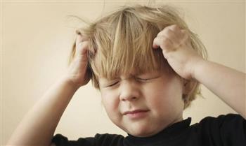 للأمهات.. أسباب ضرب الأطفال لأنفسهم