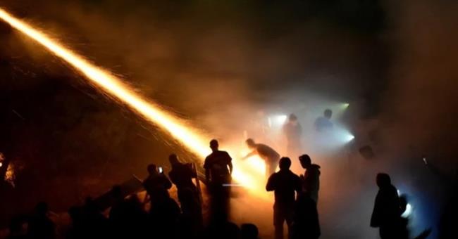 إصابة 5 أشخاص بحروق خطيرة بسبب صواريخ "عيد الفصح" في اليونان