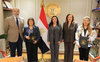 التضامن: توقيع عقود تمويل المشروعات متناهية الصغر بين صندوق دعم الصناعات الريفية و4 مؤسسات أهلية 