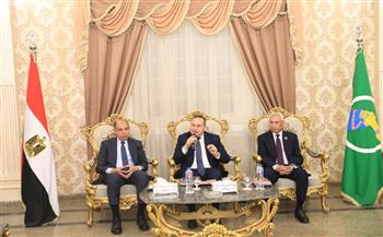 وزير التعليم العالي يلتقي محافظ المنيا ورئيس جامعة المنيا بديوان عام المحافظة