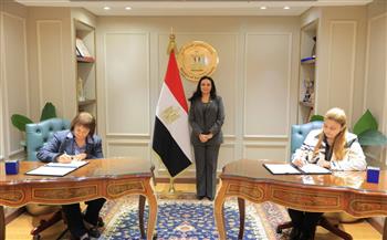 وزيرة التضامن تشهد توقيع عقود تمويل المشروعات متناهية الصغر بين صندوق دعم الصناعات الريفية والبيئية 