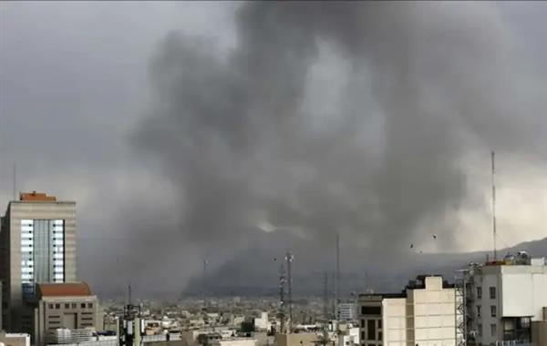 الهلال الأحمر الإيراني: استهداف خط للسكك الحديدية في جزيرة خرج 