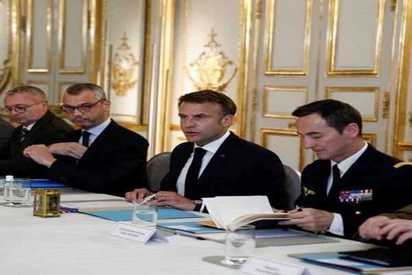 الرئيس الفرنسي يدعو مجلس الدفاع للانعقاد صباح غد 
