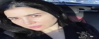 مي عز الدين تتألق بإطلالة جديدة وتعود لشعرها الأسود.. وزوجها يغازلها