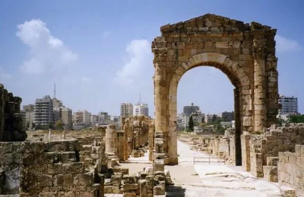 جيش الاحتلال يصدر تحذيرا بإخلاء مدينة صور جنوب لبنان