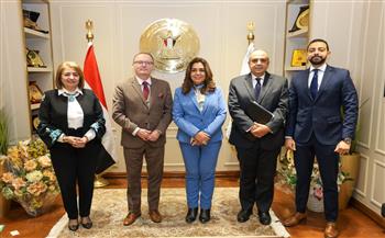 وزيرة التنمية المحلية تبحث مع سفير التشيك فرص التعاون في النقل الحضري والطاقة الشمسية