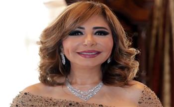 إطلالة انيقة وجذابة للإعلامية  لميس الحديدي في خطبة نجلها 