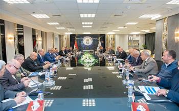 وزير الدولة للإنتاج الحربي يبحث مع محافظ القاهرة التعاون في مجالات النقل الأخضر وإدارة المخلفات