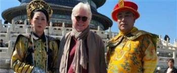 حسين فهمي يروج لفيلمه العالمي الجديد The Story I Found In China