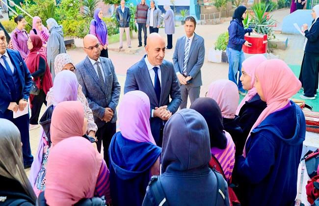 وزير التعليم يجري جولة تفقدية مفاجئة بعدد من مدارس الشرقية لمتابعة انتظام العملية التعليمية