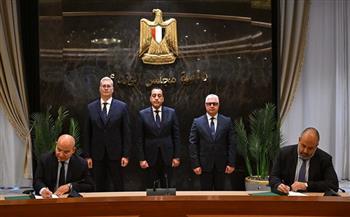 باستثمارات 215 مليون دولار.. رئيس الوزراء يشهد توقيع عقد مشروع "بولي سيرف" المصرية للكيماويات بالسخنة