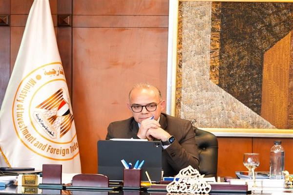 وزير الاستثمار يبحث مع وزير التجارة البريطاني تعزيز التعاون الاقتصادي ودفع الاستثمارات المشتركة 