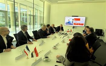 وزير الصحة يبحث مع شركة «سيرفيه» توطين صناعة أدوية الأورام والعلاجات المبتكرة