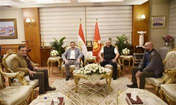 محافظ بورسعيد يلتقي مسئولي مصنع نيرك لإنتاج القطارات ويؤكد دعم المحافظة للصناعة الوطنية