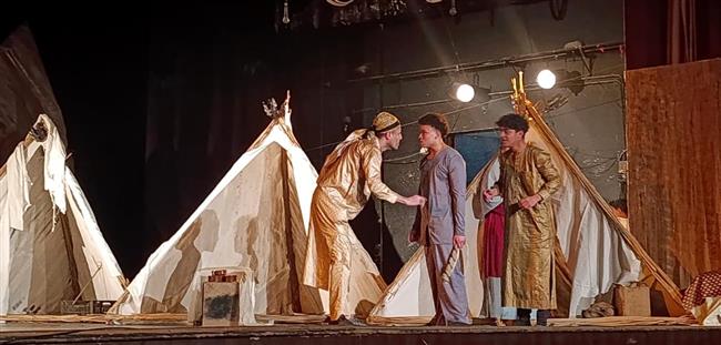 مسرح قصور الثقافة 2026| عرض«طائر» بالأنفوشي.. مواجهة درامية بين صفاء الروح وضغوط المجتمع