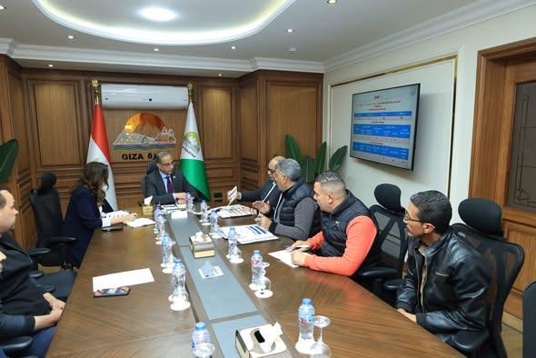 محافظ الجيزة يبحث ملفات التصالح والتراخيص والنظافة في حي الدقي 