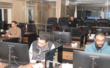 السكرتير العام لبني سويف يتابع عبر بث مباشر من مركز السيطرة تفعيل قرار غلق المحال العامة والمنشآت التجارية